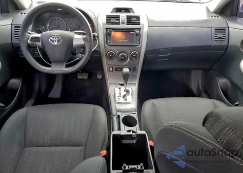 2013 Toyota Corolla Base z USA, uszkodzony, nr VIN 2T1BU4EE9DC125728